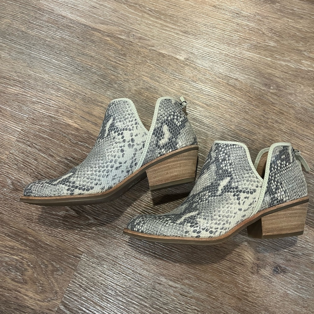 Sofft booties 9M